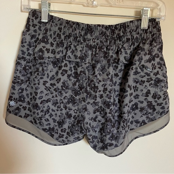 Athleta Gray Leopard Print Athletic Running Shorts size XS - Picture 5 of 6